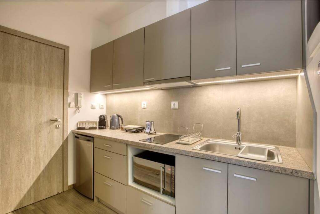 Plaka Filotheis House B Apartment เอเธนส์ ภายนอก รูปภาพ